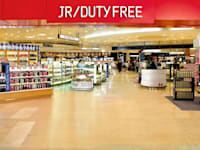 חנות ג'יימס ריצ'רדסון בנתב''ג / צילום: גיא גלעד