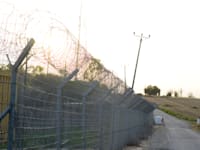 גדר ההפרדה ליד נחל עוז / צילום: איל יצהר
