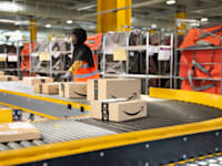 מרכז לוגיסטי של אמזון / צילום: Shutterstock