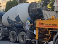 משאית בטון של חברת שפיר / צילום: גיא ליברמן