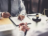 סכסוך משפחתי שהיגע לתביעה / צילום: Shutterstock