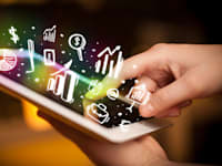 הבינה המלאכותית חדרה לחיי היומיום לצד שימוש גובר באינטרנט בשנת המלחמה / צילום: Shutterstock, ESB Professional