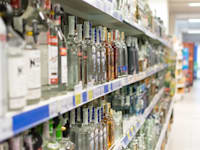 מדפי אלכוהול / אילוסטרציה: Shutterstock, Zapylaiev Kostiantyn