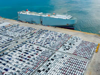 מכוניות חדשות בנמל. 5 דגמים סיניים חדשים נחשפו השבוע / צילום: Shutterstock