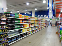 משקאות קלים בסופרמרקט בישראל / צילום: Shutterstock, defotoberg