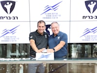 יו''ר רב-בריח, שמואל דונרשטיין, והמנכ''ל לשעבר עידן זו-ארץ / צילום: אייל טואג