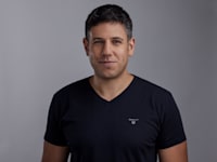 עידן אלרום, מנכ''ל וואלה / צילום: עופר חג'יוב