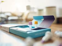 בדיקה ביתית / צילום: Shutterstock