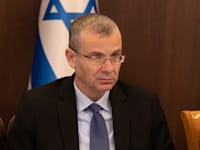 שר המשפטים יריב לוין / צילום: אלכס קולומויסקי-ידיעות אחרונות