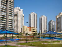 מגדלים בפתח תקווה. מאות שקלים לחודש לדירה / צילום: Shutterstock