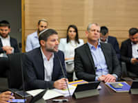 שר האוצר בצלאל סמוטריץ' ומנכ''ל המשרד שלומי הייזלר / צילום: נועם מושקוביץ, דוברות הכנסת