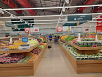 מוצרים בסניף קרפור ברעננה / צילום: שירה ספיר