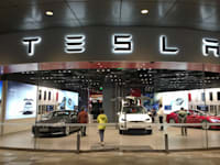 אולם תצוגה של טסלה. בקרוב במידטאון / צילום: Reuters, Sun xinming