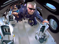 מייסד וירג'ין ריצ'רד ברנסון מעופף בחלל. הסכנות הטכניות והפיזיות לא מרתיעות את הלקוחות / צילום: Reuters, ABACA