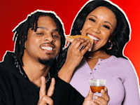 קית' לי (משמאל) ואלכסיס פרוסט ומנת הקית'דייה הוויראלית / צילום: Chipotle Mexican Grill - Inc באדיבות