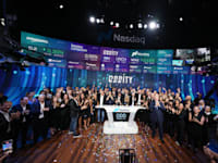 הנהלת ODDITY, חברת האם של IL MAKIAGE, פותחת את המסחר בנאסד''ק בניו יורק לרגל הנפקתה / צילום: 2023 Nasdaq, Inc. / Vanja Savic