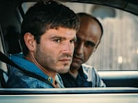 בחזית: מאור שוויצר (בתפקיד סער ריגבי) ויעקב זדה-דניאל (בתפקיד יובל בר-זאב) ב''שמיים אדומים'' / צילום: יח''צ רשת 13