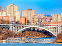 דירות יוקרה לאורך נהר הארלם / צילום: Shutterstock