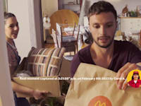 קמפיין מקדונלד'ס שבו הוצמדו מצלמות לכובעי השליחים / צילום מסך מיוטיוב