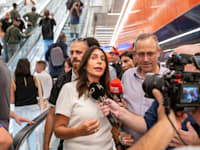 מירי רגב בסיור בקו האדום של הרכבת הקלה / צילום: יוסי כהן