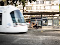 הרכבת הקלה. פרויקטי תחבורה הם בדרך כלל חוצי יישובים ועולים הון רב / צילום: יוסי כהן