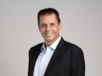 רונן אגסי, מנכ''ל מגדל ביטוח / צילום: ניקולה וסטהפל