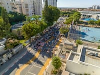 רחוב אבא קובנר בתל אביב, שנסגר בחלקו לכלי רכב / צילום: יונתן הוניג