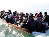 סירת מהגרים מאפריקה שנעצרה בחופי תוניסיה, 2023 / צילום: Associated Press