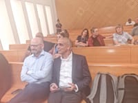 יו''ר הדואר המודח מישאל וקנין וד''ר יורם טורבוביץ' בדיון בבג''ץ, היום / צילום: ניצן שפיר