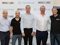 מימין לשמאל: גיא אורמן ממייסדי IMPACT LABS, פלוריאן שארטאו ראש חטיבת אסטרטגיה בטיסנקרופ מערכות ימיות, עידו אופיר מנכ״ל טיסנקרופ ישראל, עידן קייסר ממייסדי IMPACT LABS, ינון אלרועי ראש הרשות לשיתוף פעולה תעשייתי במשרד הכלכלה והתעשייה / צילום: עומר לוי