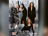 מימין: כריסטי טרלינגטון, נעמי קמפבל, לינדה אוונג׳ליסטה, סינדי קרופורד (יושבת) על השער של ה''ווג'', גיליון ספטמבר 2023