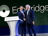 נשיא ארה''ב לשעבר ביל קלינטון עם זיו אבירם / צילום: Juliana Thomas / Clinton Foundatio