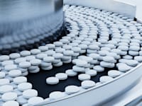 תעשיית התרופות בעיקרון מרוצה מן ההחלטה, שיכולה לתת לה הגנה / צילום: Shutterstock
