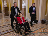 הסנאטורית פיינסטיין, בקפיטול ביוני. סירבה בתוקף לפרוש / צילום: Reuters, Sipa USA