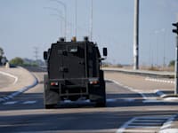 רכב צה''לי בדרך לכיוון הגבול עם עזה / אילוסטרציה: Associated Press, Ohad Zwigenberg