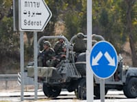 חיילי צה''ל בדרך לשדרות, בשבוע שעבר / צילום: Associated Press, Ohad Zwigenberg