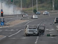 כביש סמוך לשדרות לאחר מתקפת הטרור ב-7 באוקטובר / צילום: ap, Ohad Zwigenberg