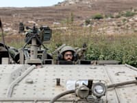 חייל צה''ל בגבול לבנון, השבוע / צילום: Reuters, Ammar Awad