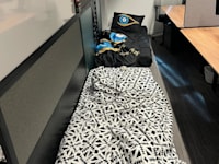 מפונים במשרדי ההייטק של Varonis שפתחו את דלתותיהם לצורך כך / צילום: ורוניס