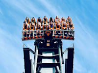 מבלים בפארק שעשועים / צילום: Unsplash, Jonny Gios