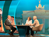 רון פרושאור (משמאל) בטלוויזיה הממלכתית הגרמנית / צילום: שגרירות ישראל בברלין