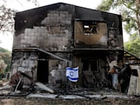 בית שרוף בקיבוץ בארי / צילום: ap, Amir Cohen