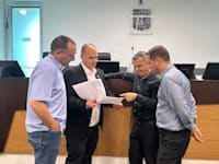 רז קינסטליך ראש עיריית ראשון לציון, כרמל שאמה-הכהן ראש עיריית רמת גן, צביקה ברוט ראש עיריית בת ים ורן קוניק ראש עיריית גבעתיים, בבית המשפט היום / צילום: יח''צ