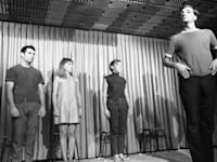 מימין: השחקנים גד קינר, שפרה מילשטיין, בת שבע צייזלר ורמי פלג, מתוך ההצגה ''את ואני והמלחמה הבאה'', 1968צילום: יעקב אגור, באדיבות המרכז הישראלי לתיעוד אמנויות הבמה באוניברסיטת תל אביב