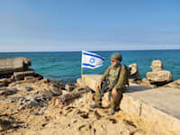 הרב אברהם זרביב, בחופי רצועת עזה / צילום: תמונה פרטית