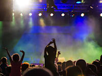 לביטול הופעות החנוכה יש השפעה כלכלית לא מבוטלת על המשק החבוט ממילא / אילוסטרציה: Shutterstock