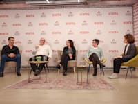 השופטת בדימוס, ריבי צוק, ד''ר טלי שמואלי, עו''ס אבי אורן, ד''ר אסף כספי, בשיחה עם נטע סרוסי / צילום: כדיה לוי