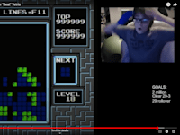 וויליס גיבסון מבין שהוא ניצח את טטריס. ''אני לא מרגיש את האצבעות שלי'' / צילום: מתוך יוטיוב Blue scuti