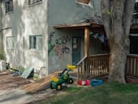 קיבוץ בארי אחרי הטבח. ''לתעד כשאנחנו עדיין בתוך האירוע'' / צילום: מיטל שטדלר