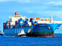 ספינת המכולות שעלתה על שרטון בנמל חיפה SEASPAN EMERALD / צילום: טרוור פאוול/marinetraffic.com